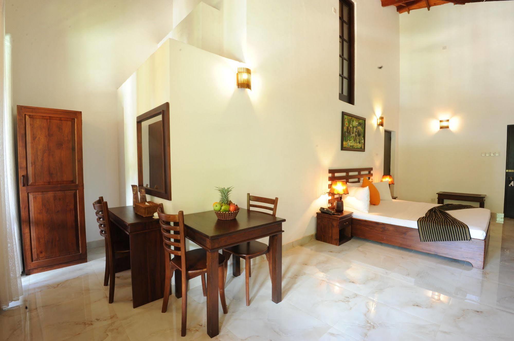 Melheim Kandy Villas Exterior photo